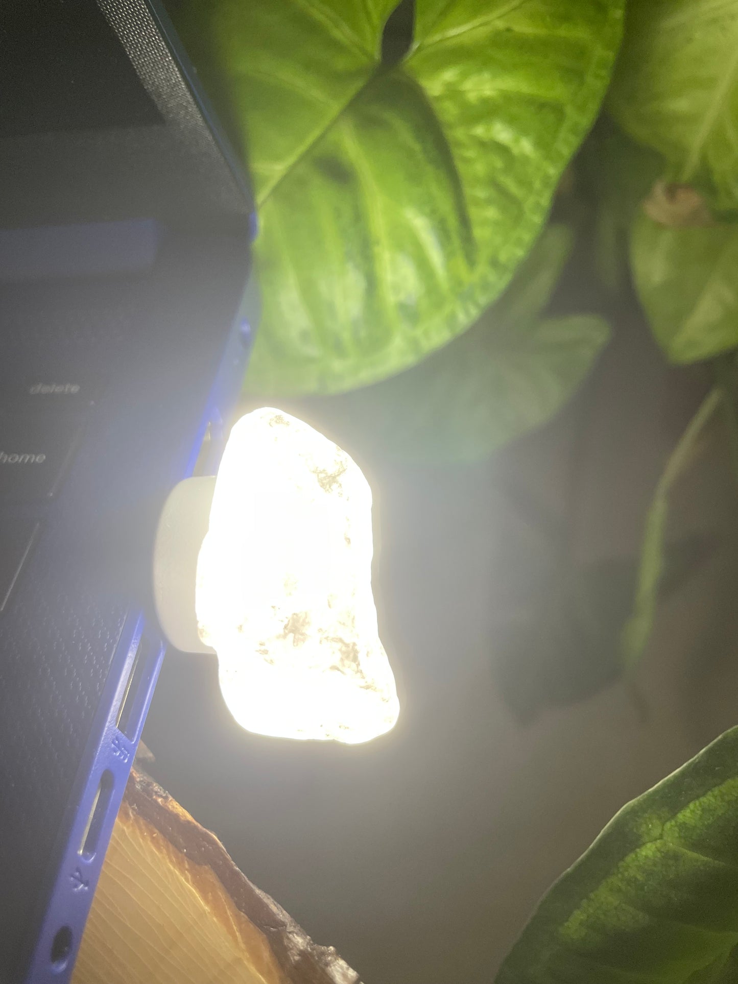 Rose quartz mini usb light